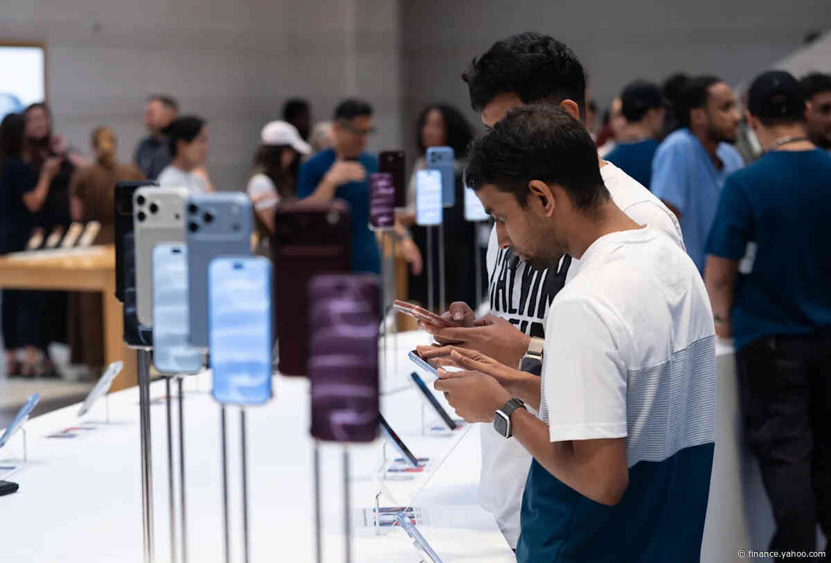 Defying higher bond yields: Consumers keep spending and the economy keeps booming