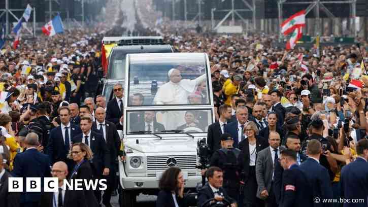 Pope Leo praises young people as 700,000 gather for open-air Mass in Paris