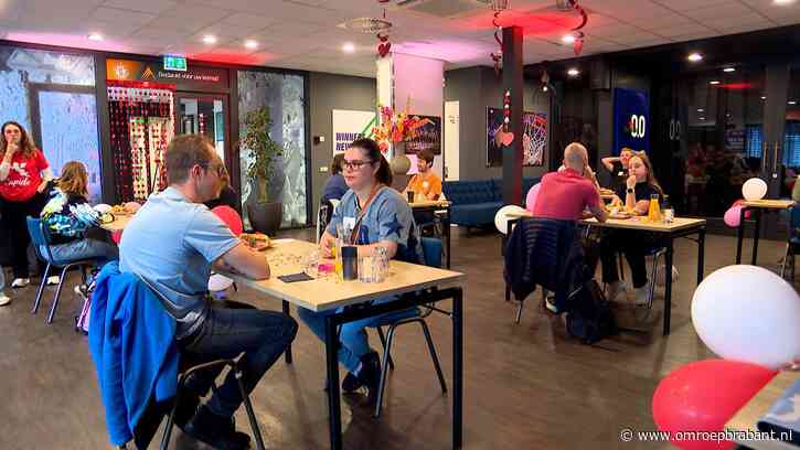 Mensen met beperking gaan op speeddate: ‘Iedereen is hier hetzelfde’