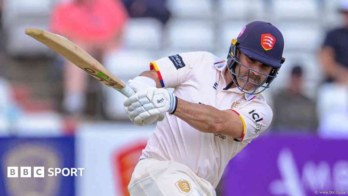 Elgar leads Essex fightback after Ul Hassan's five for Glamorgan