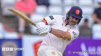 Elgar leads Essex fightback after Ul Hassan's five for Glamorgan