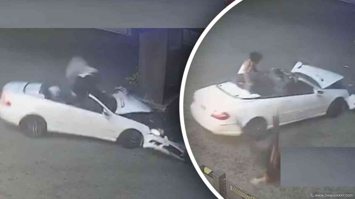 Opmerkelijke crash op beeld: auto schiet van de weg en ramt paal in Libanon