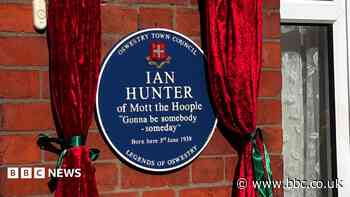 Blue plaque in honour of Mott the Hoople singer