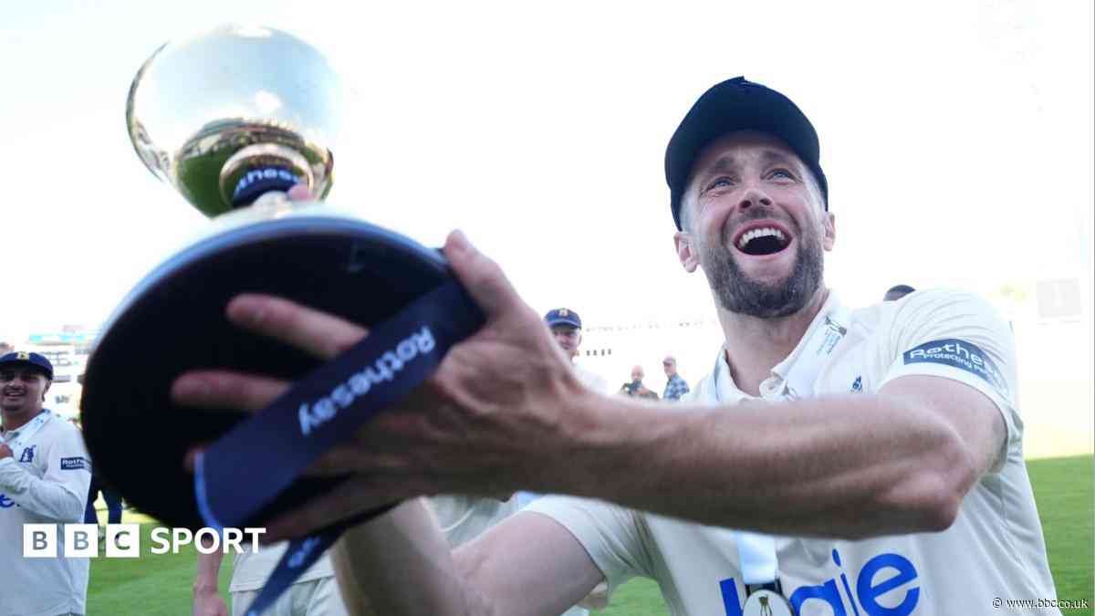 Bears beat Leicestershire to secure ninth title