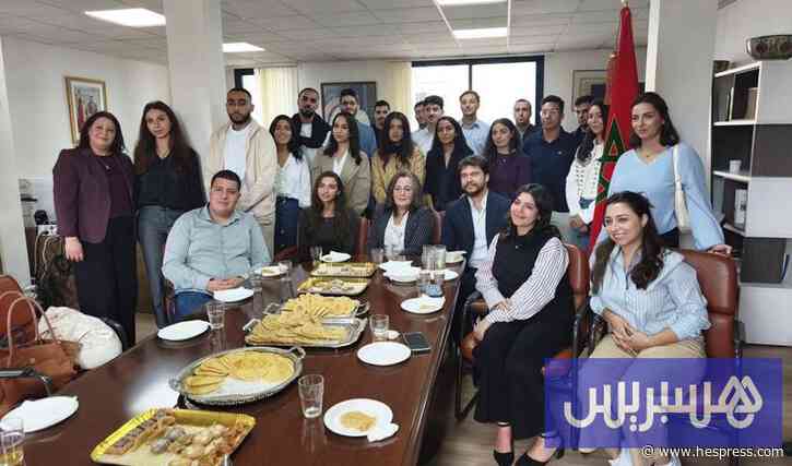 قنصل المغرب بباريس تلتقي خريجين