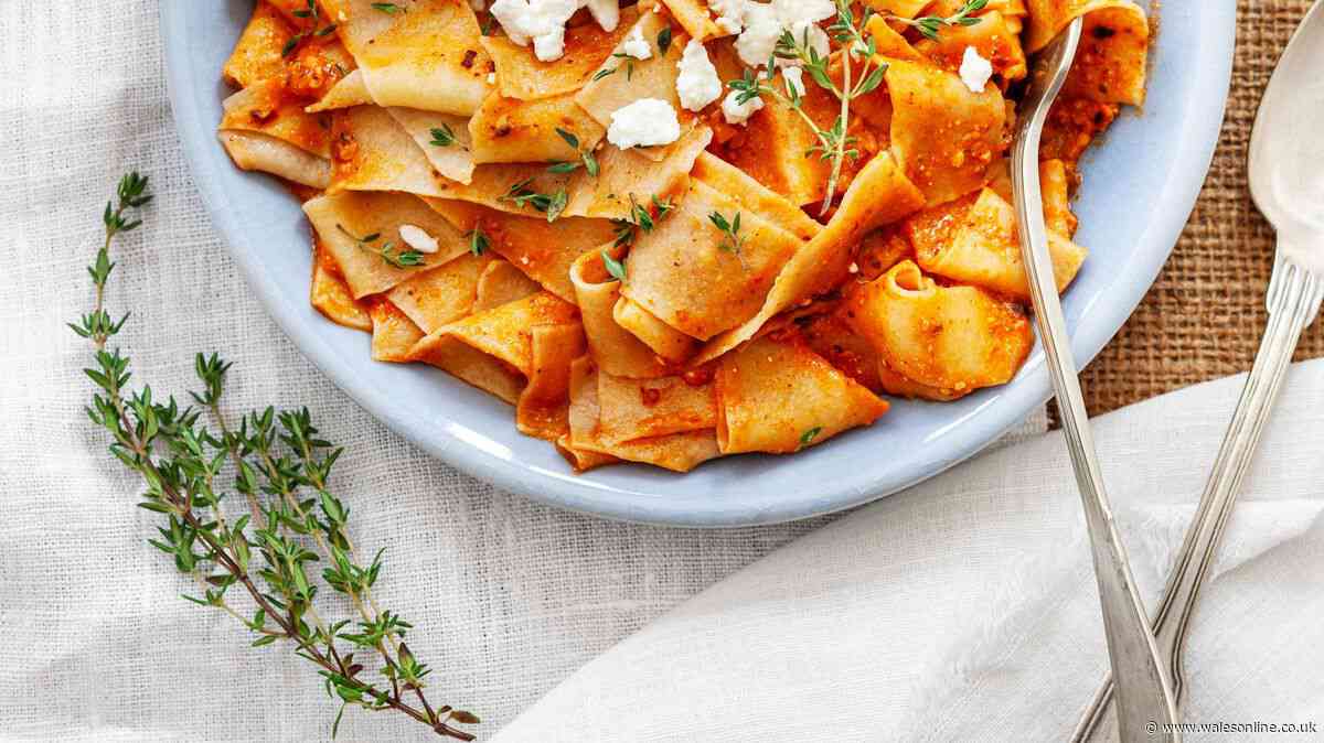 I tried 5 jars of pasta sauces from UK supermarkets — 1 took the top spot