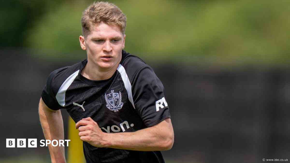 Port Vale midfielder Craig out for season with ACL