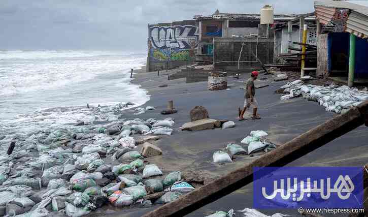 الإعصار بولو يهدد سواحل المكسيك