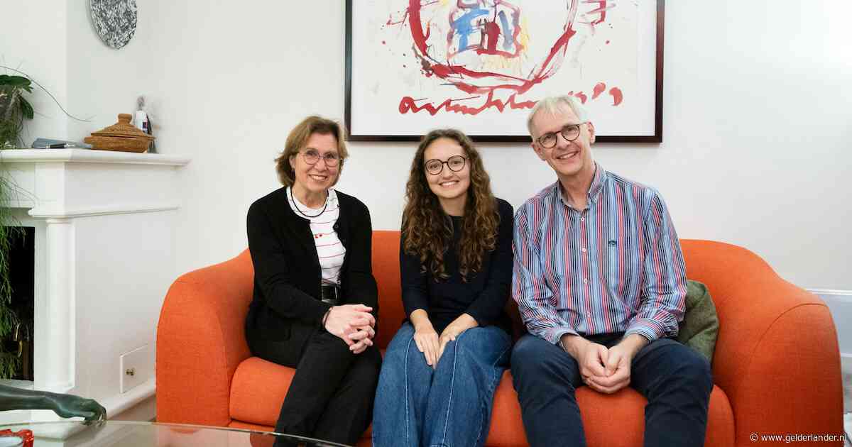 21-jarige Céleste woont bij vijftigers Caren en Hans, maar ze zijn niet haar ouders: ‘Dit is beter voor de maatschappij’