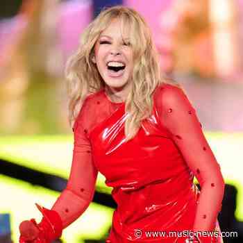 Kylie Minogue wows the crowd at Aussie Rules football final in Melbourne