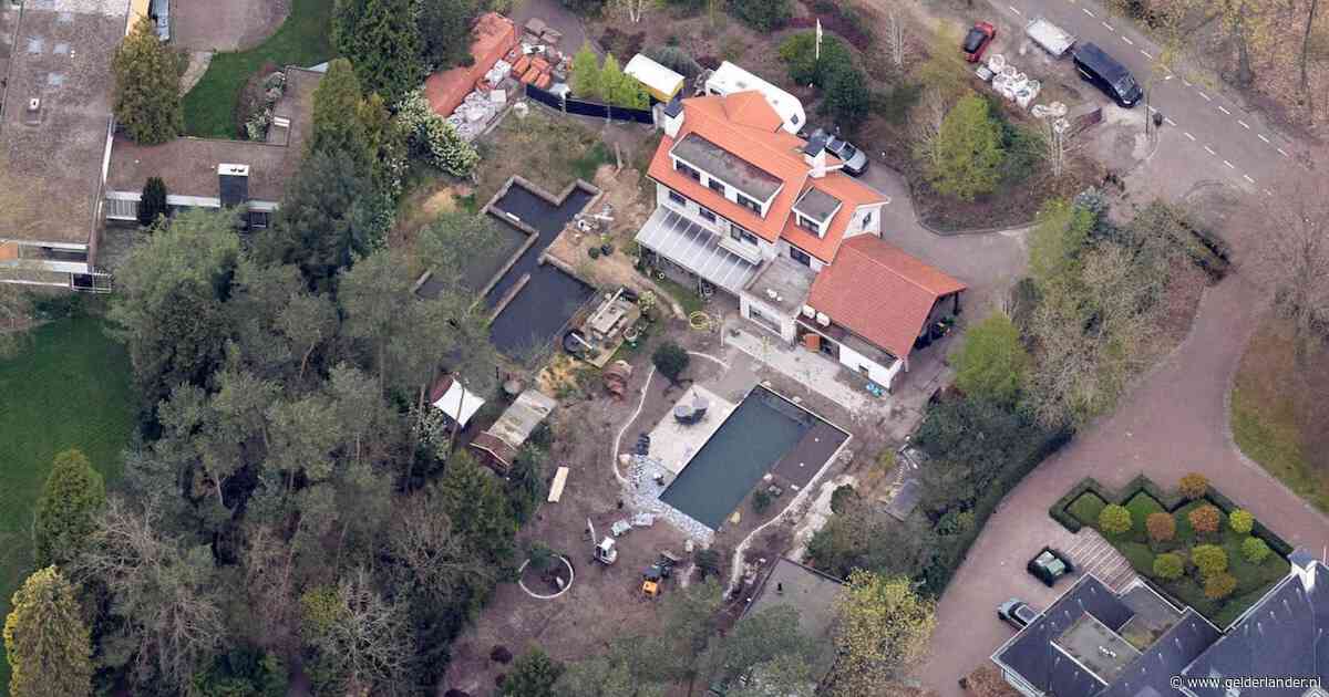 Schuldeiser is het zat: Waalrese miljoenenvilla met zwemvijver en illegaal tuinhuis gaat onder de hamer