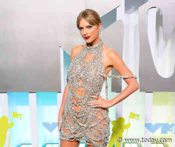 Taylor Swift’s ‘Pink Clouding’ Is About an Overdue Apology. Read the Lyrics