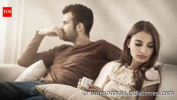 Less texting, fewer plans, more distance: 5 subtle signs someone is losing interest in you, even if they haven’t said it