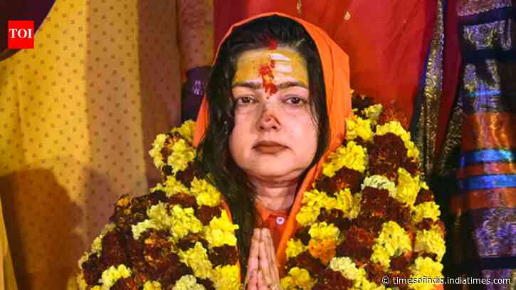 Mamta Kulkarni returns to her 90s avatar, dances To ‘Koi Jaaye To Le Aaye’