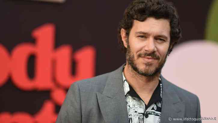 “Quello che è successo a Gaza è un genocidio, voglio una Palestina libera. È terribile ci sia stata così tanta morte e miseria”: Adam Brody si schiera