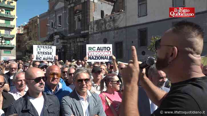Caro carburante e Rc Auto, corteo a Napoli per una mobilitazione nazionale: “Assurdo pagare l’assicurazione 4 volte di più che al Nord”