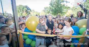 Na vijf jaar strijd knippen kinderen toch samen het lint door van hun ‘superschool’: ‘We waren niet compleet’