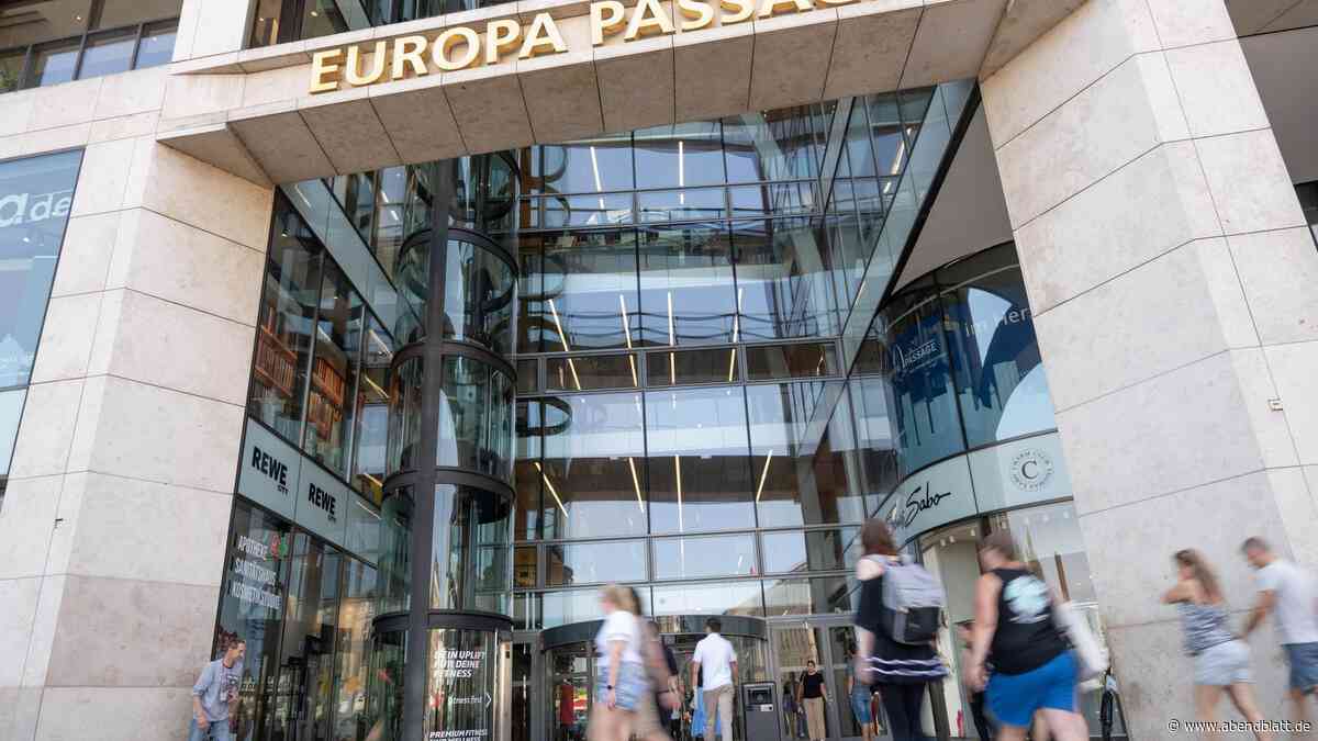 Jugendliche versprühen Reizgas in der Europapassage – 20 Menschen behandelt