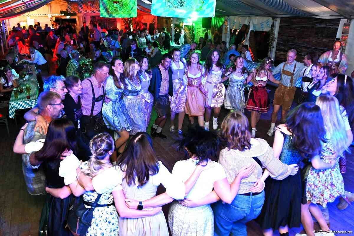 Oktoberfest in Königshain: Die Bilder zur großen Party im Dorf bei Mittweida