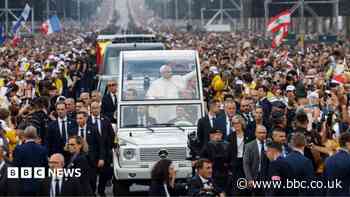 Pope praises young people's 'energy and commitment' at huge open-air Mass in Paris