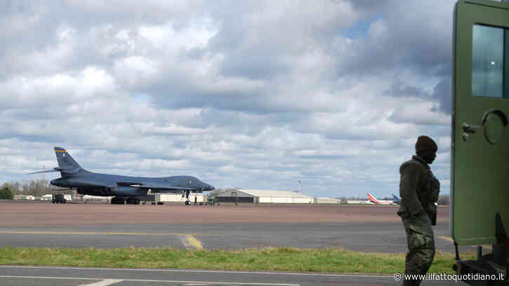 Regno Unito, allarme vicino alla base RAF utilizzata dagli Stati Uniti: “Diversi arresti per reati legati agli esplosivi”