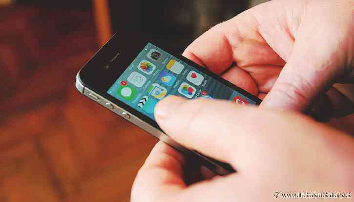 Il prete risponde “ok” a un messaggio sul cellulare e scatta la truffa da 120mila euro. L’appello ai fedeli: “Aiutatemi a ripristinare il salvadanai