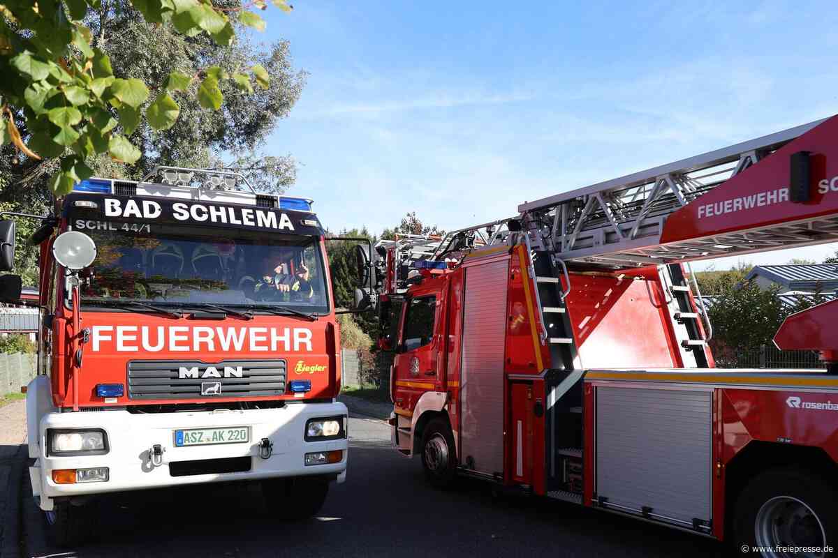 Brand in Lebenshilfewerk Schneeberg: Feuerwehrleute geraten in heikle Lage