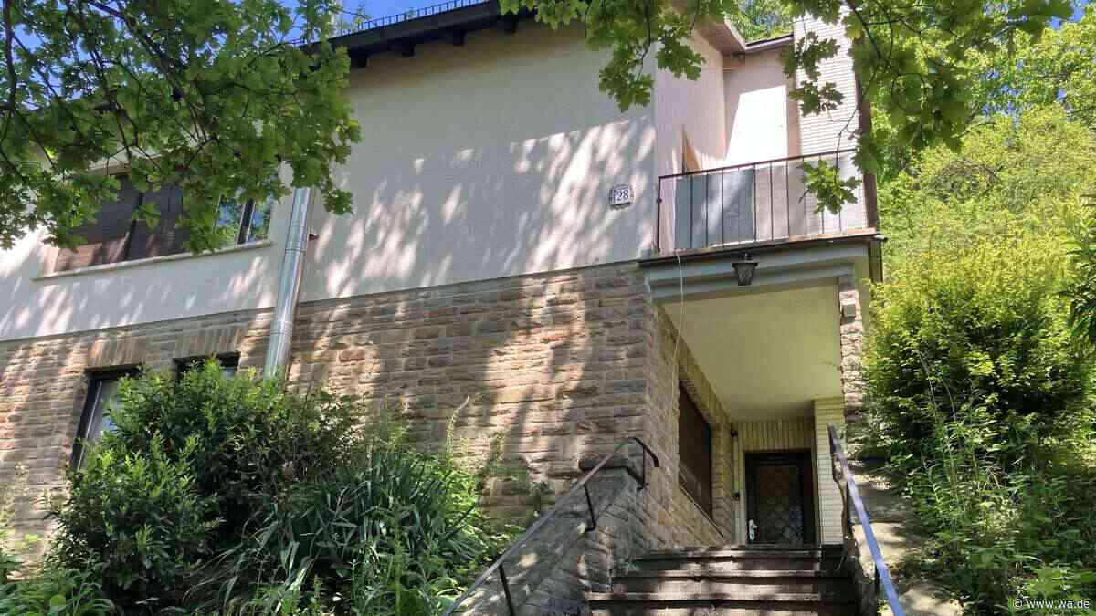 Haus mit Privatstraße wird versteigert – Käufer haften für alle Anlieger
