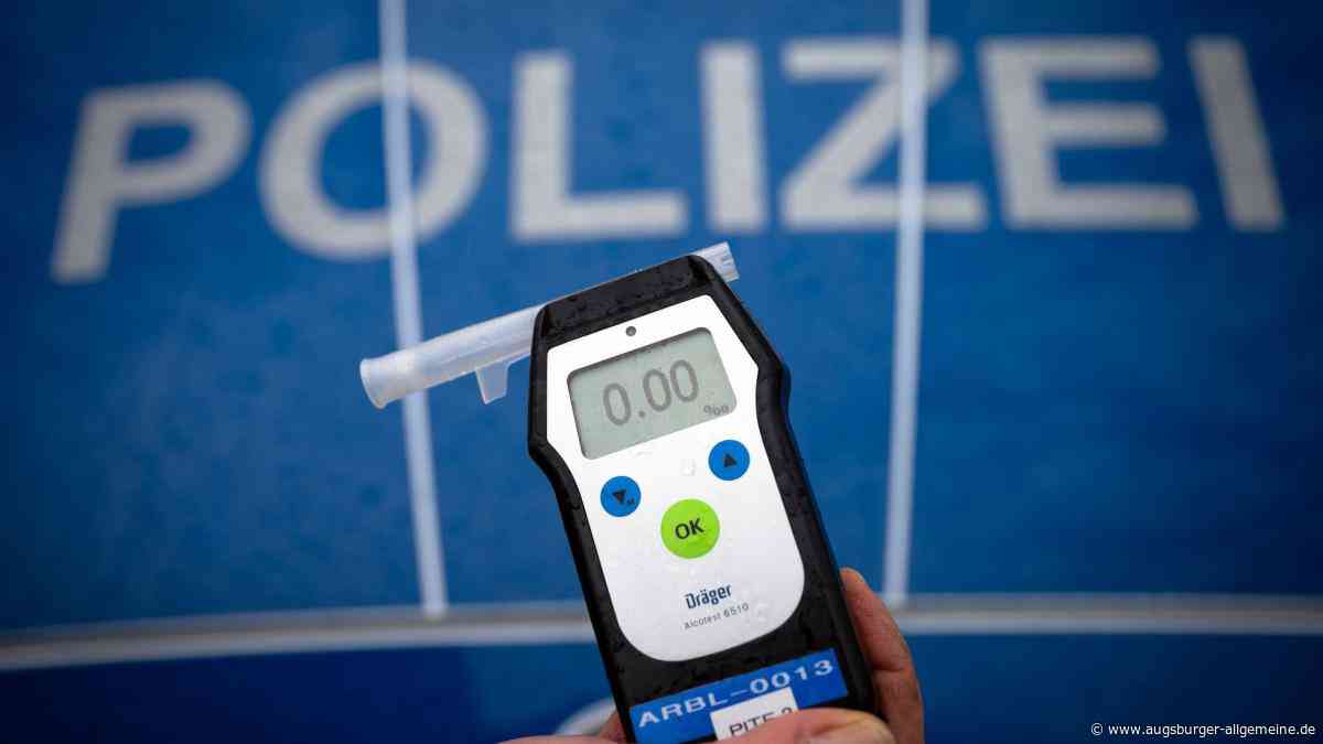 Mann fährt betrunken Auto: Sein Enkel sitzt daneben