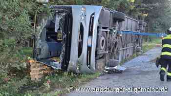 Zwei Tote und mindestens 25 Verletzte nach schweren Reisebus-Unfall auf A96
