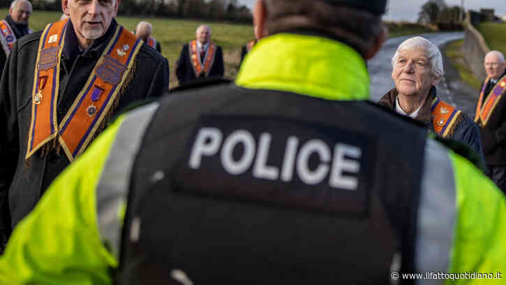 Irlanda del Nord, torna la tensione: proteste contro la marcia unionista. Il premier Burnham: “Mantenete la calma”