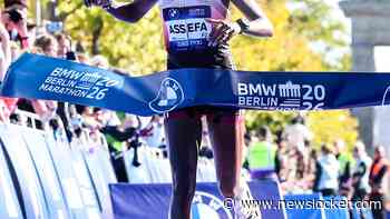 Tigst Assefa wint marathon Berlijn, maar mist wereldrecord na kramp