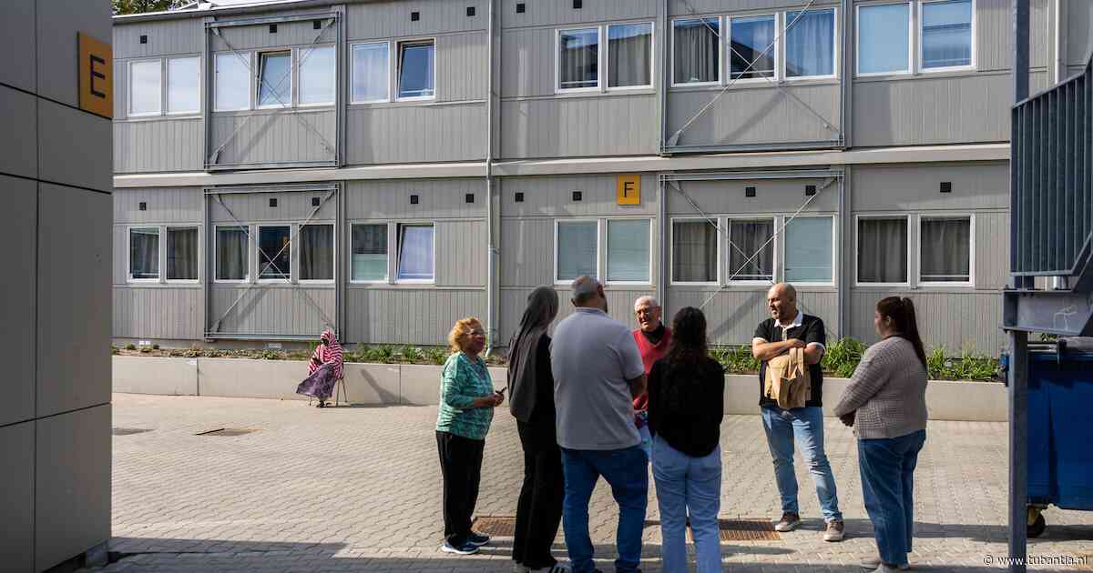 Buurtbewoners nemen kijkje in azc: ‘Het is goed om dingen eens vanuit een ander perspectief te bekijken’