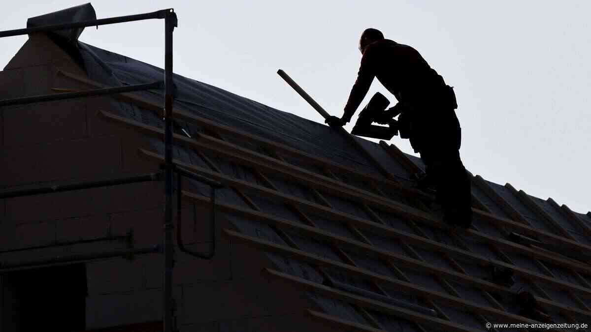 Neubau ohne Grenzen und der Nachbar zahlt den Preis: Gericht stoppt Bauprojekt – welche Rechte gelten