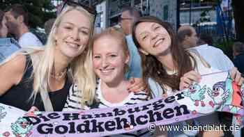 122 Fotos: Goldkehlchen-Fans beim letzten Konzert des Chors, der nicht singen kann