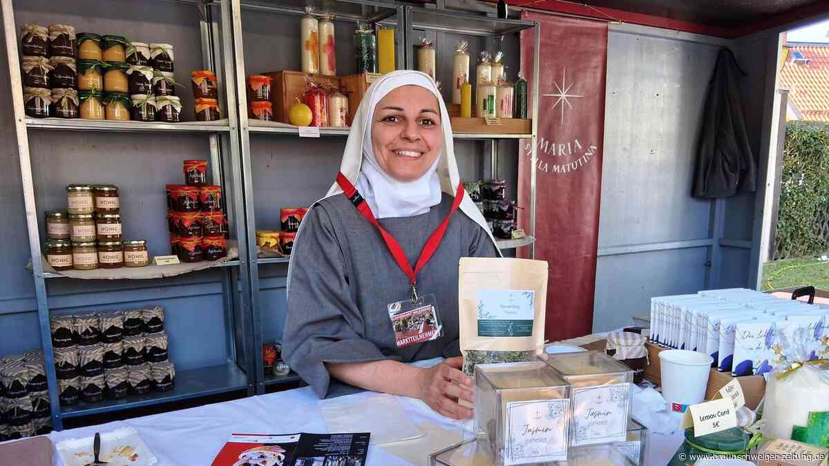 Klostermarkt begeistert Walkenried: Bummeln, genießen und mit Ordensleuten klönen
