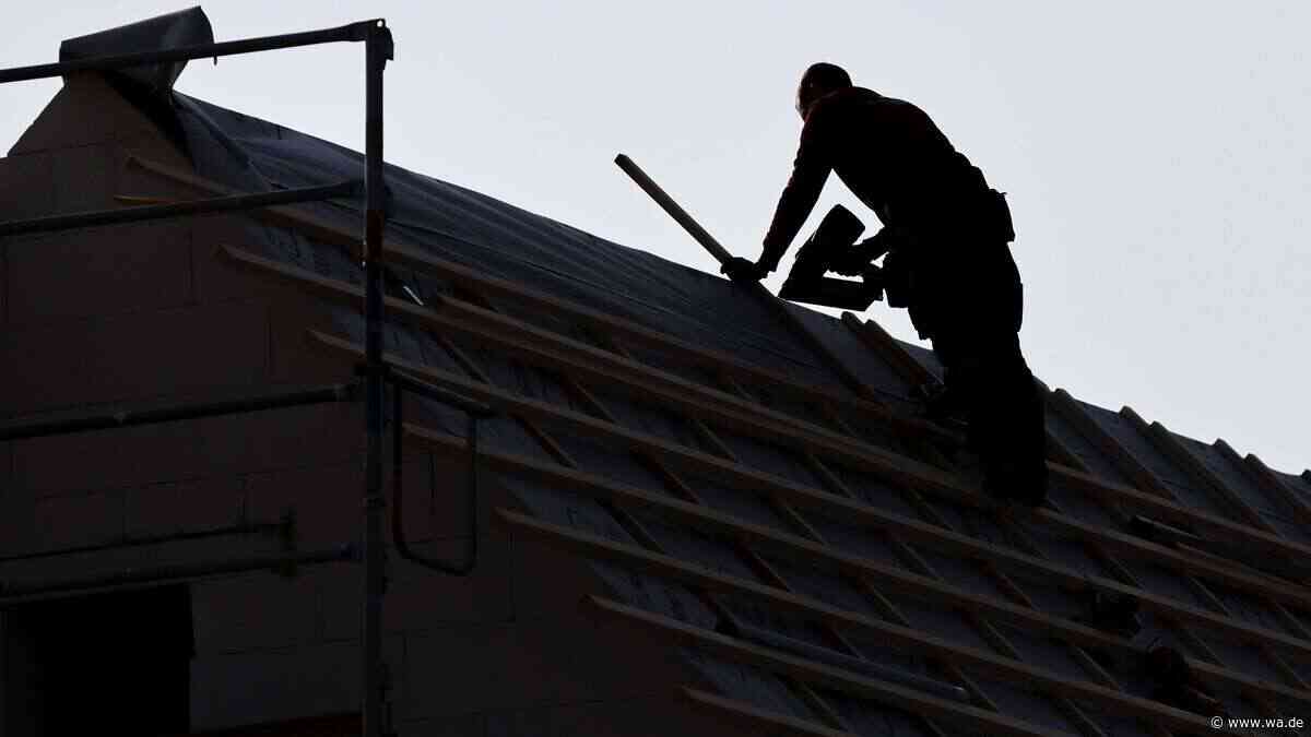 Neubau ohne Grenzen und der Nachbar zahlt den Preis: Gericht stoppt Bauprojekt – welche Rechte gelten
