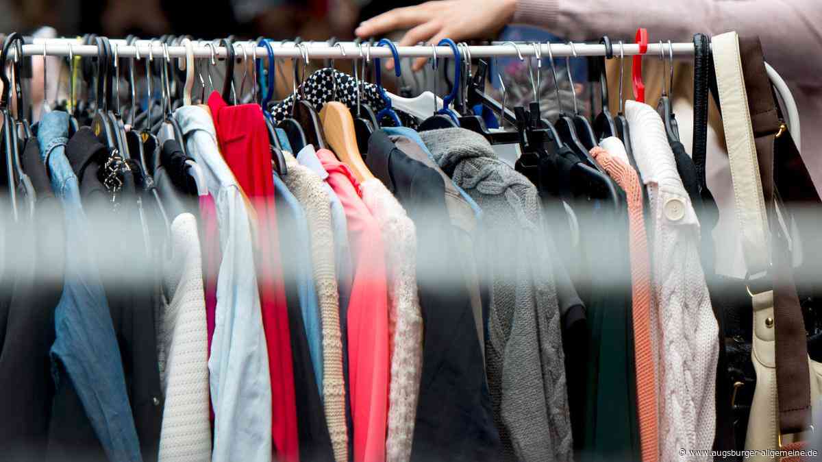 Polizei greift ein: Mann verkauft wohl gefälschte Markenwaren an seinem Flohmarktstand
