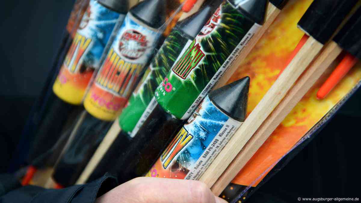 Verabredet zur Übernachtungsparty: Kinder schießen mit Feuerwerk auf parkendes Auto