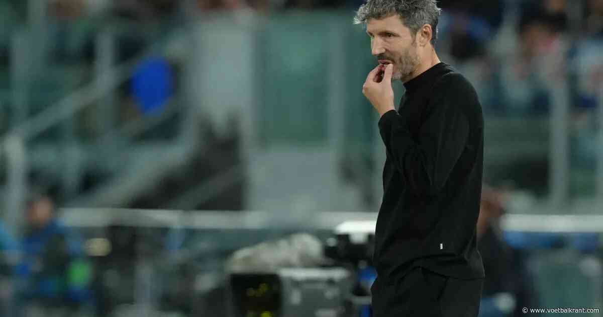 Van Bommel met handen in het haar? Opmerkelijke aanwezigen op training