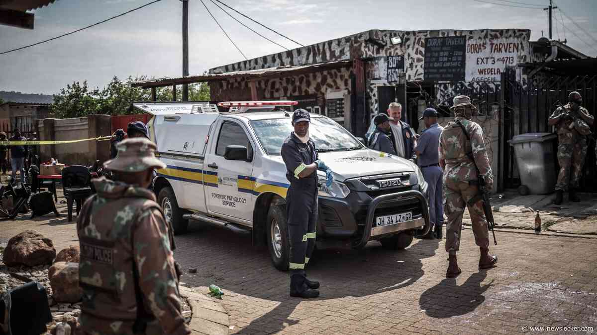 Klopjacht in Zuid-Afrika na schietpartij in café, 17 mensen om het leven gekomen