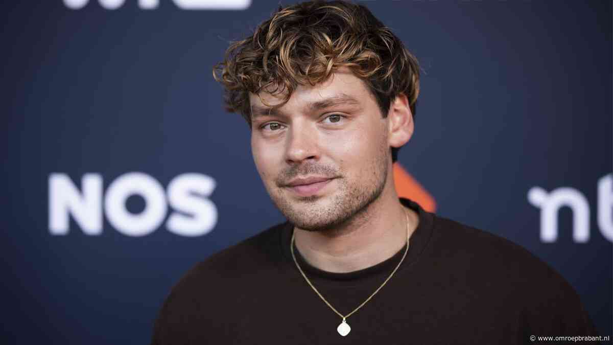 Acteur Soy Kroon valt door decorstuk bij repetities en raakt geblesseerd