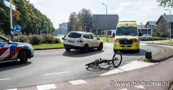 Fietsster gewond bij aanrijding op rotonde in Roosendaal