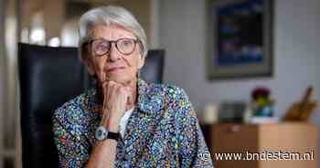 Alie (94) overleefde bombardement: ‘Het huis lag voorover, de meubels staken uit het puin’