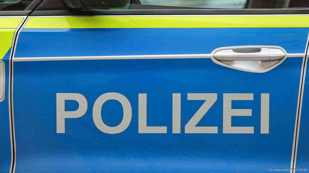 Autofahrer (58) übersieht in Rosenheim Radfahrer beim Abbiegen - Mann (23) leicht verletzt