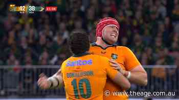 12-man Wallabies stun the world champions