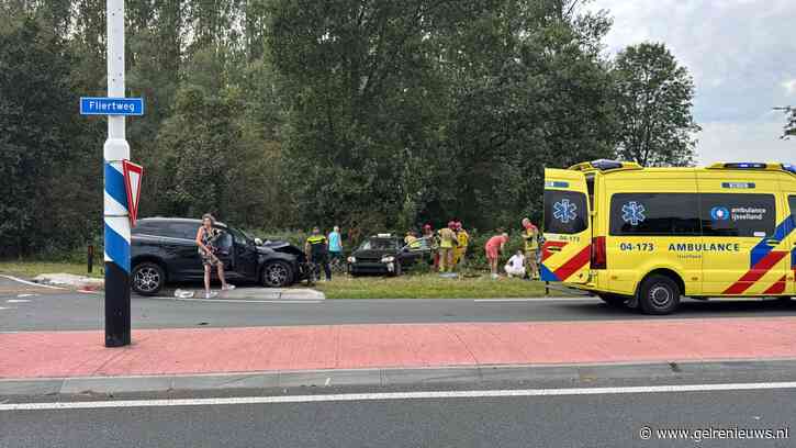 Meerdere personen bekneld bij ongeval met meerdere voertuigen, traumahelikopter opgeroepen