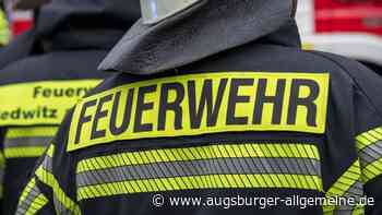 Kühlschrank im Garten brennt: Feuerwehreinsatz in Karlshuld