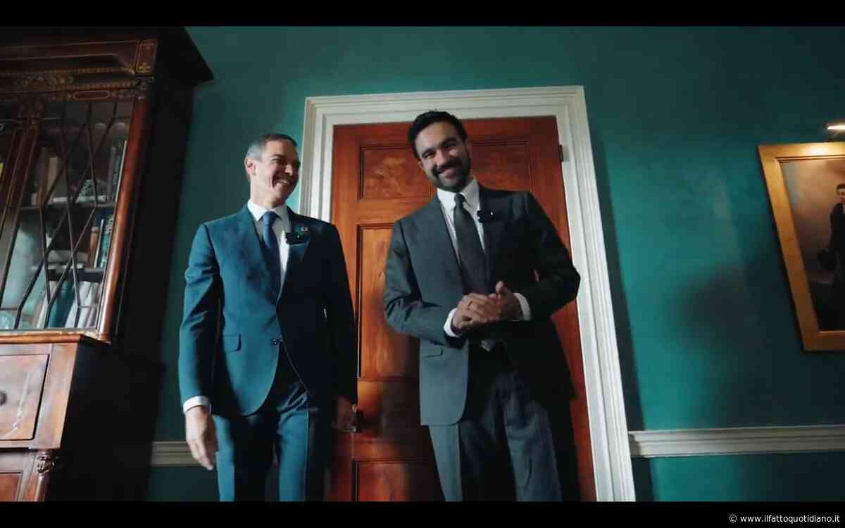 Sanchez e Mamdani si sfidano a basket con palline di carta e un cestino: “Essere di sinistra vuol dire segnare grandi tiri”