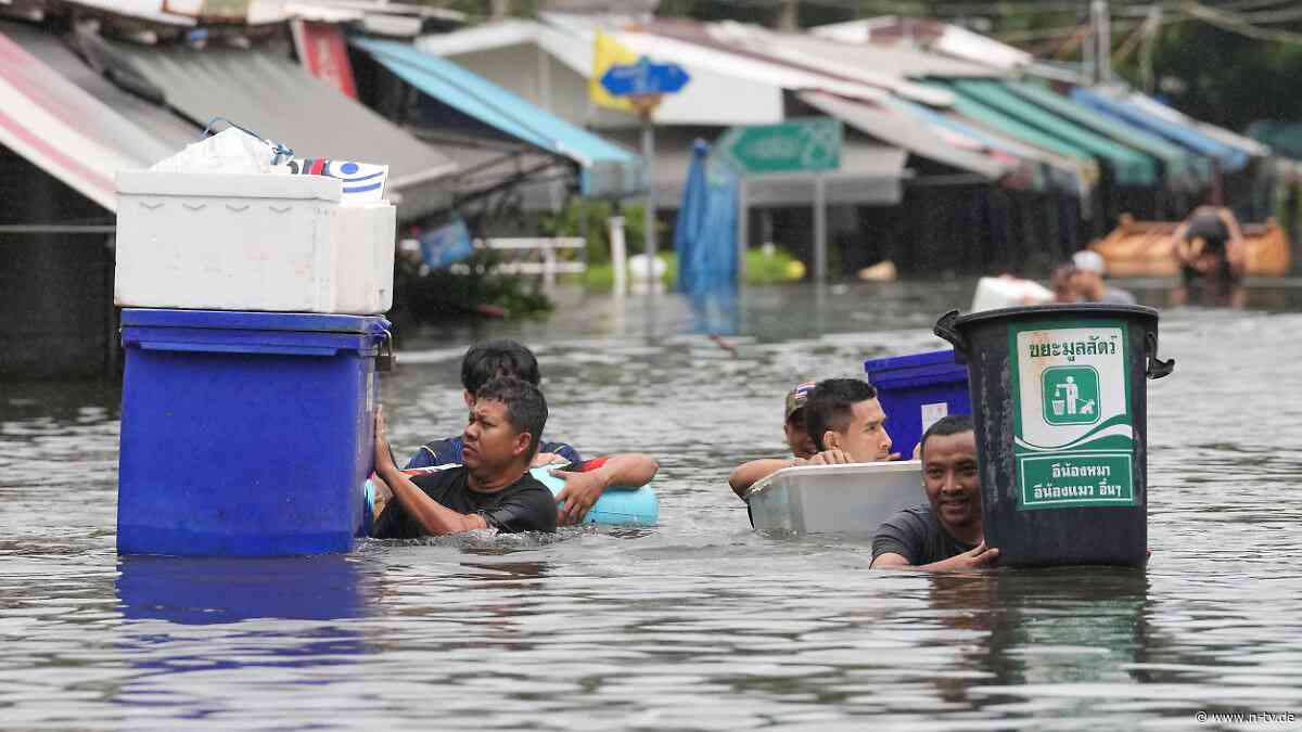 Behörden warnten wohl zu spät: Heftige Überschwemmung in Bangkok - Tausende Menschen betroffen